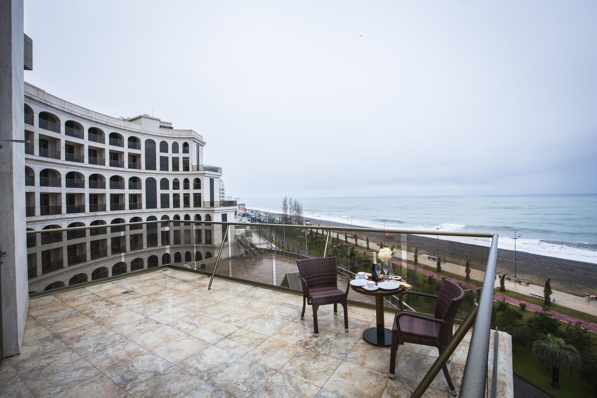 Colosseum Marina Hotel Batumi Bagian luar foto
