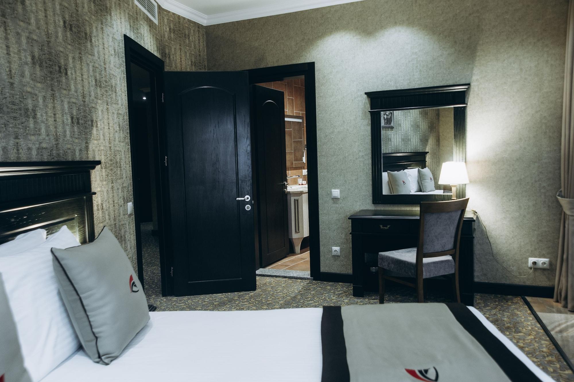 Colosseum Marina Hotel Batumi Bagian luar foto