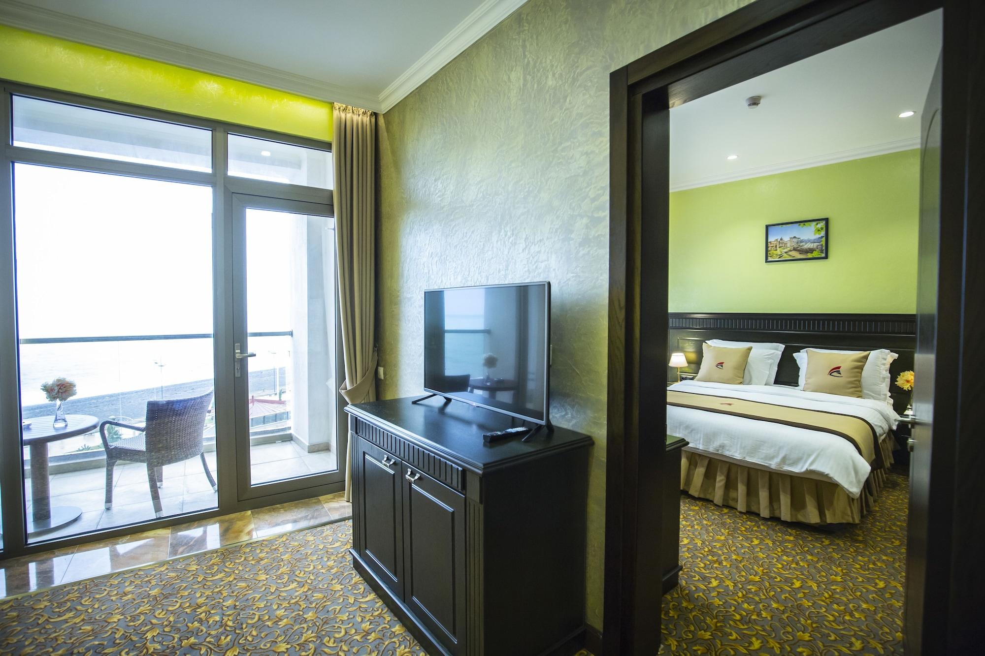 Colosseum Marina Hotel Batumi Bagian luar foto