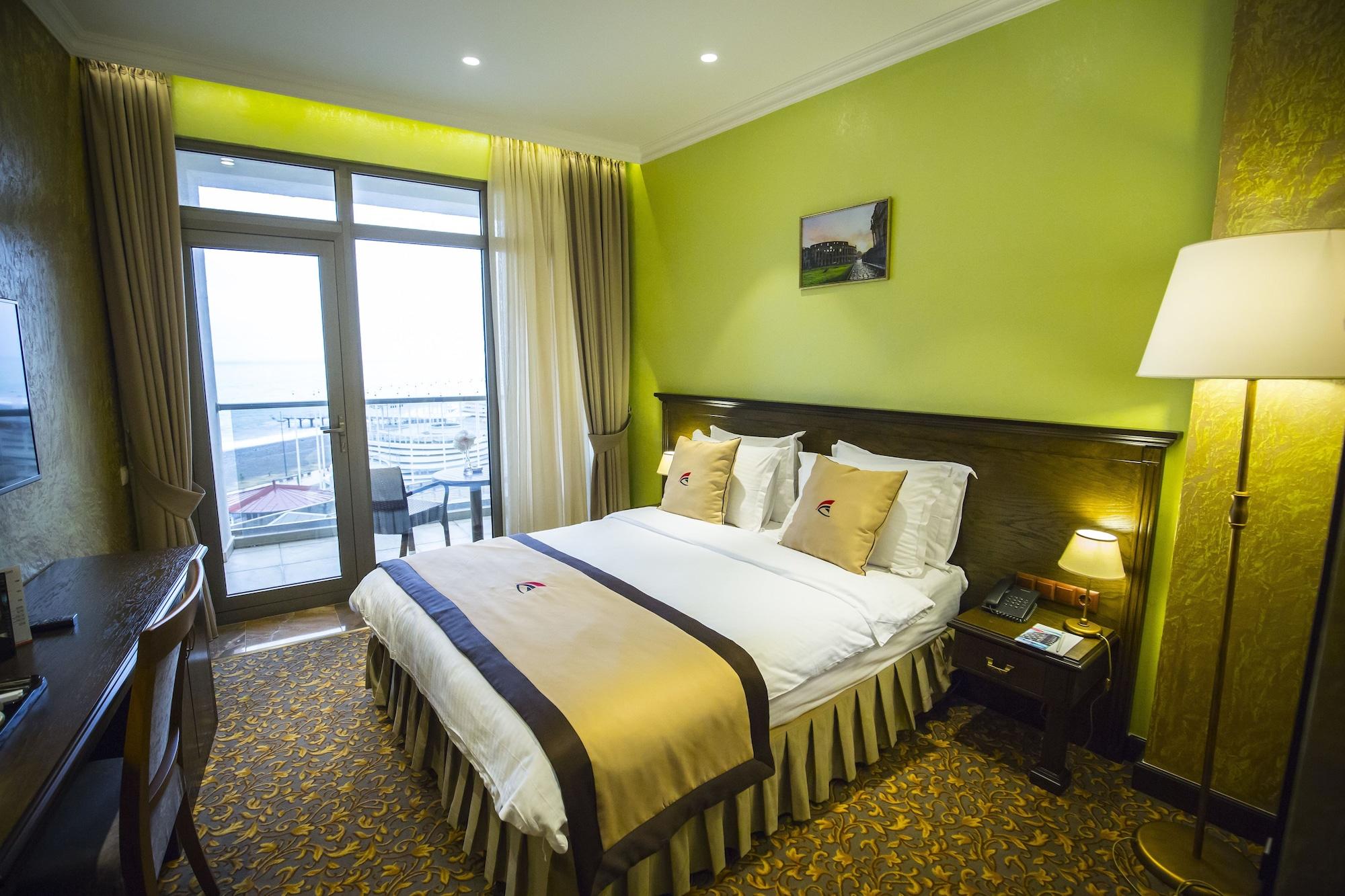 Colosseum Marina Hotel Batumi Bagian luar foto