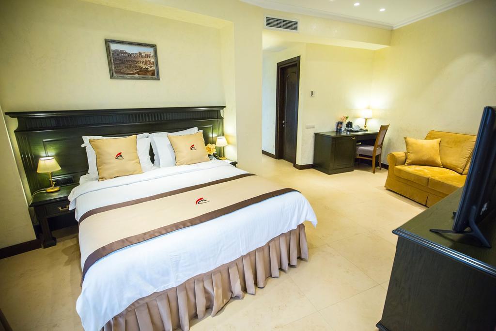 Colosseum Marina Hotel Batumi Ruang foto