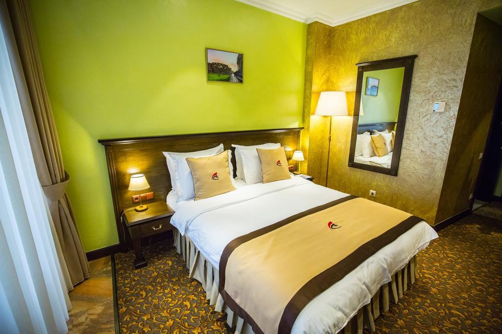 Colosseum Marina Hotel Batumi Ruang foto