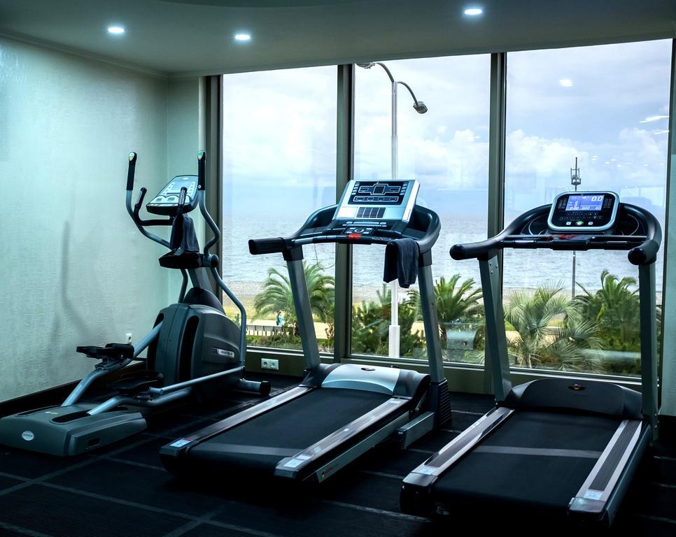 Colosseum Marina Hotel Batumi Bagian luar foto