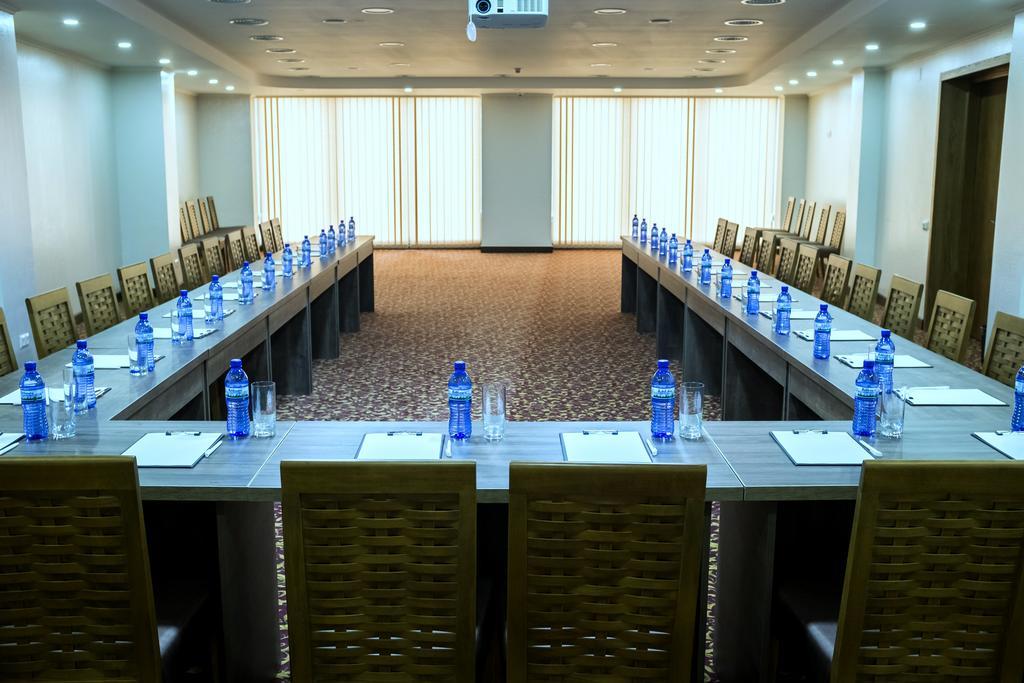 Colosseum Marina Hotel Batumi Bagian luar foto