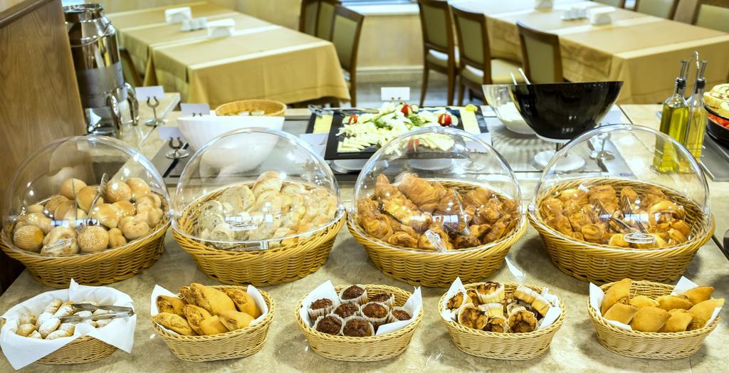 Colosseum Marina Hotel Batumi Bagian luar foto