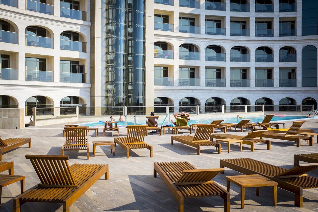 Colosseum Marina Hotel Batumi Bagian luar foto