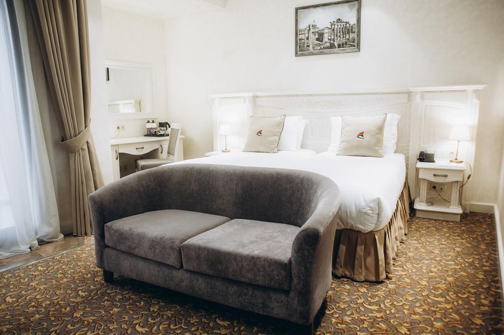 Colosseum Marina Hotel Batumi Bagian luar foto