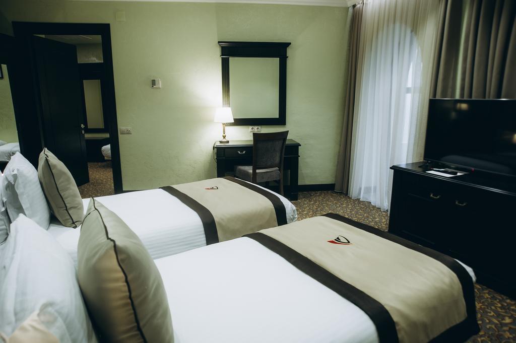 Colosseum Marina Hotel Batumi Bagian luar foto