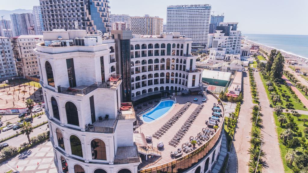 Colosseum Marina Hotel Batumi Bagian luar foto