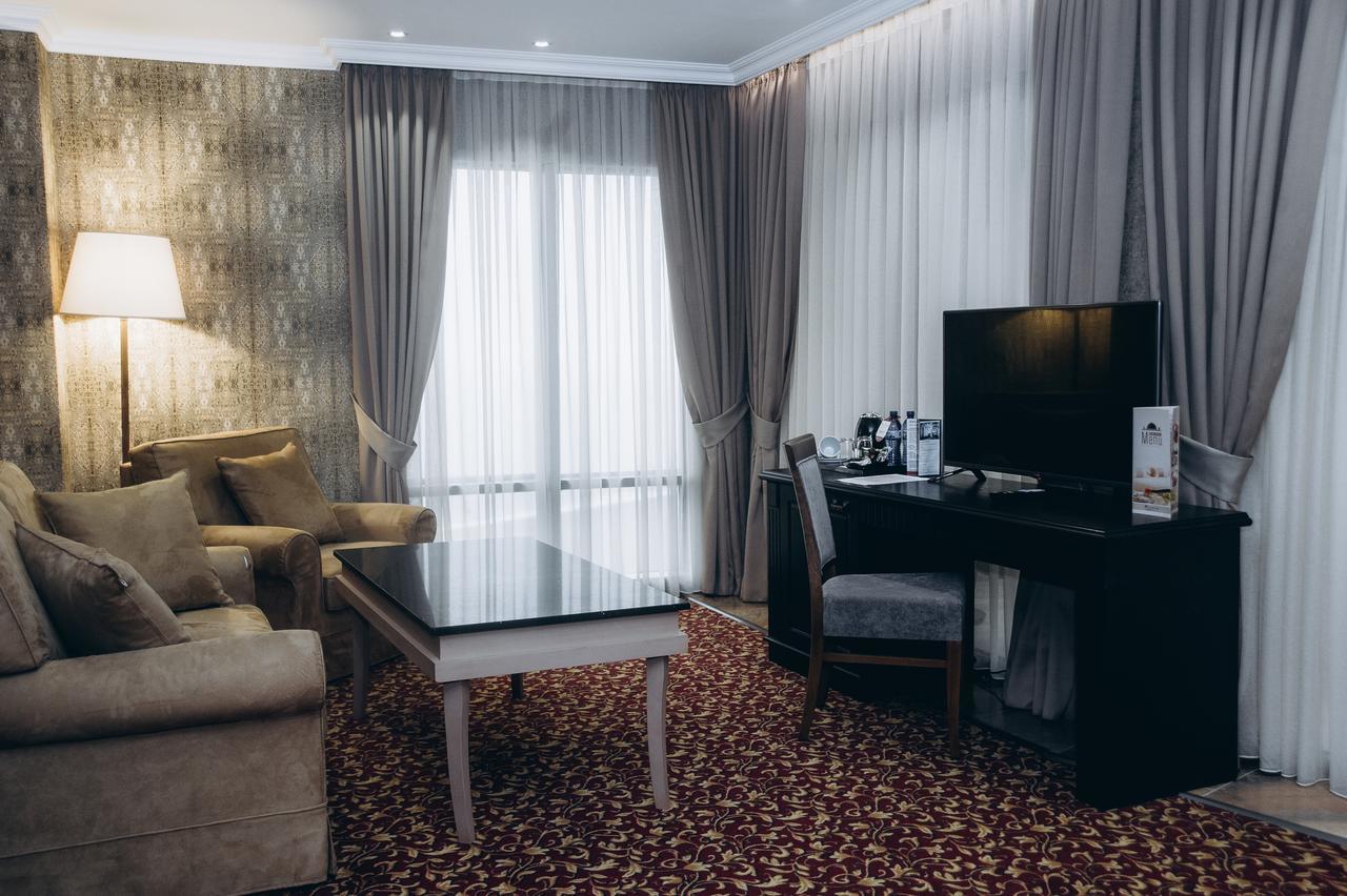 Colosseum Marina Hotel Batumi Bagian luar foto