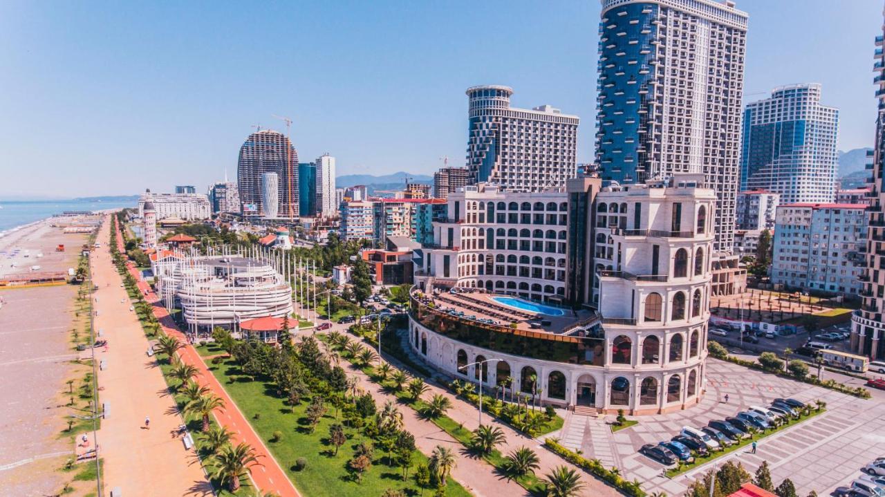 Colosseum Marina Hotel Batumi Bagian luar foto